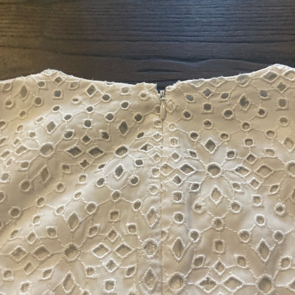 Express White Sleeveless Blouse - Picture 7 of 11